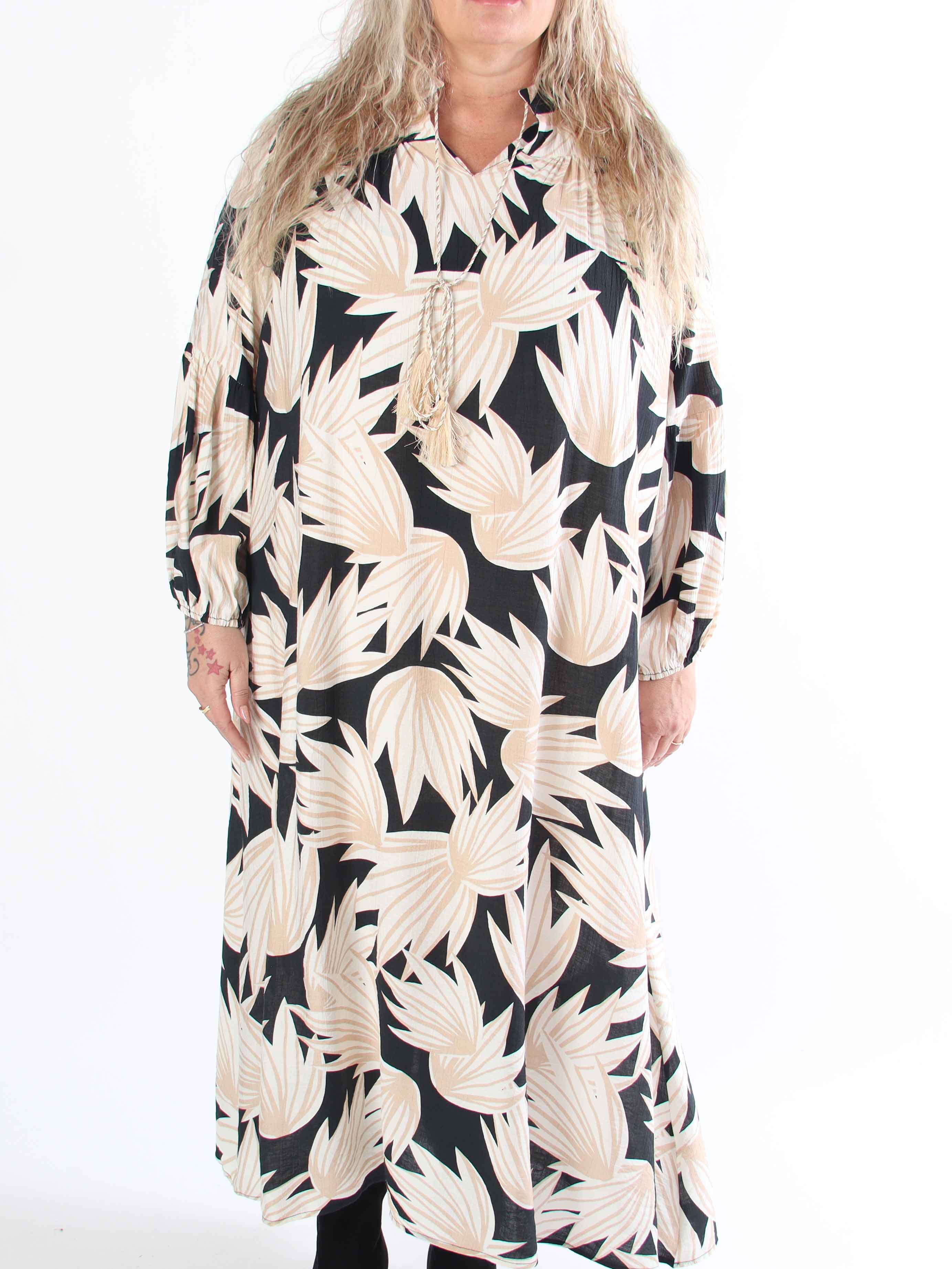 Emma - Söt lång boho viskos klänning i plus size